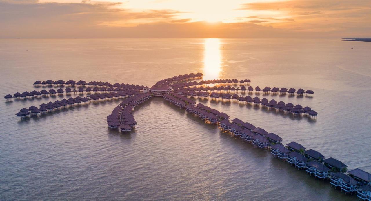 Avani Sepang Goldcoast Resort Kampong Bagan Lalang Dış mekan fotoğraf Aerial view of the resort