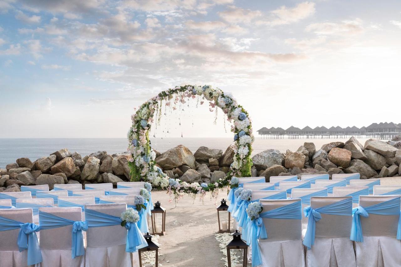 Avani Sepang Goldcoast Resort Kampong Bagan Lalang Dış mekan fotoğraf Wedding ceremony at the beach