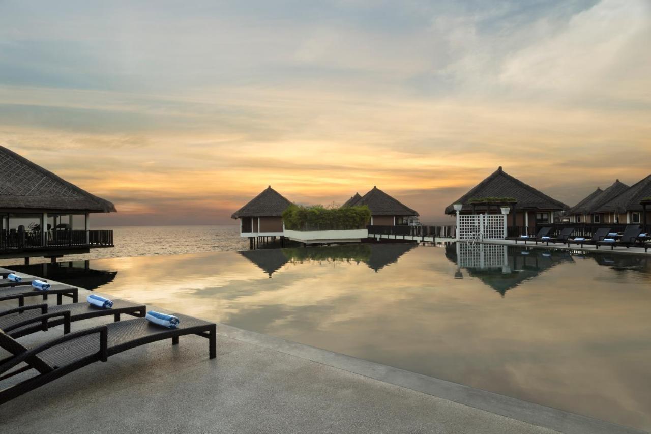 Avani Sepang Goldcoast Resort Kampong Bagan Lalang Dış mekan fotoğraf Sunset at the resort