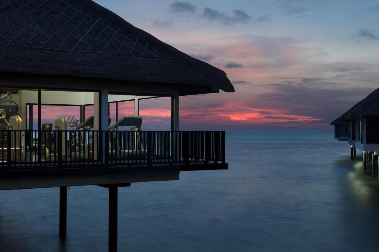 Avani Sepang Goldcoast Resort Kampong Bagan Lalang Dış mekan fotoğraf Sunset at the water villas