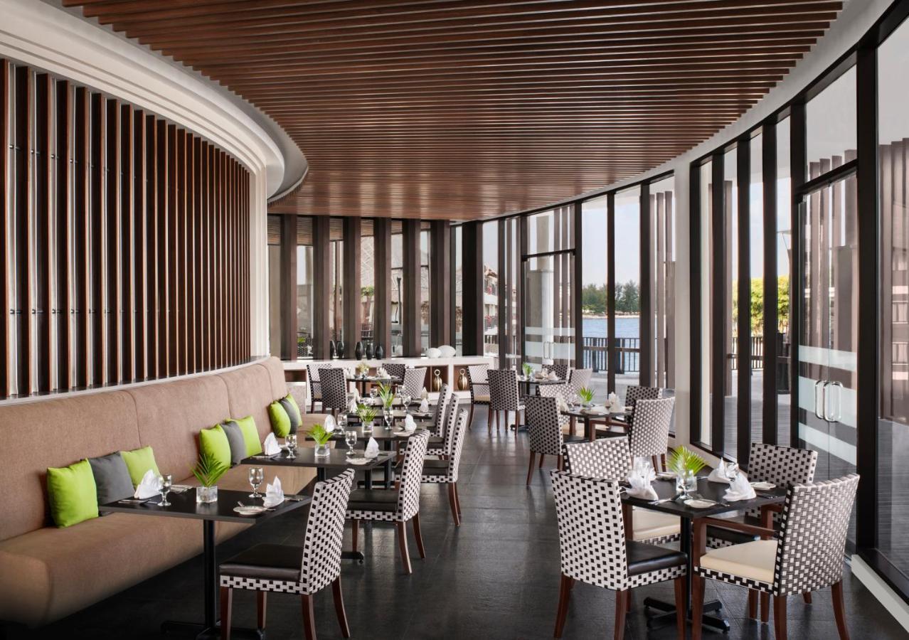 Avani Sepang Goldcoast Resort Kampong Bagan Lalang Dış mekan fotoğraf The restaurant