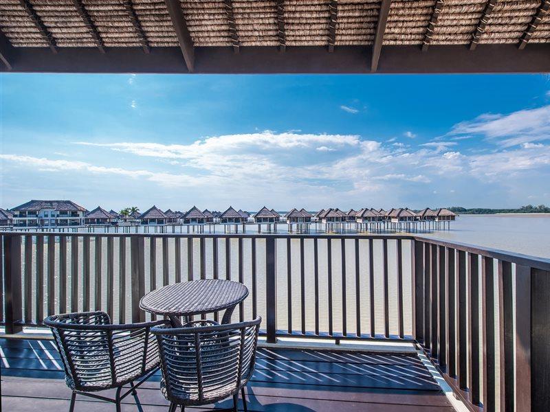 Avani Sepang Goldcoast Resort Kampong Bagan Lalang Dış mekan fotoğraf View of the resort from the balcony of a villa