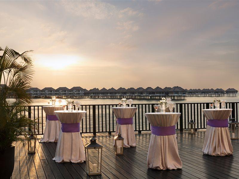 Avani Sepang Goldcoast Resort Kampong Bagan Lalang Dış mekan fotoğraf Sunset view from the hotel