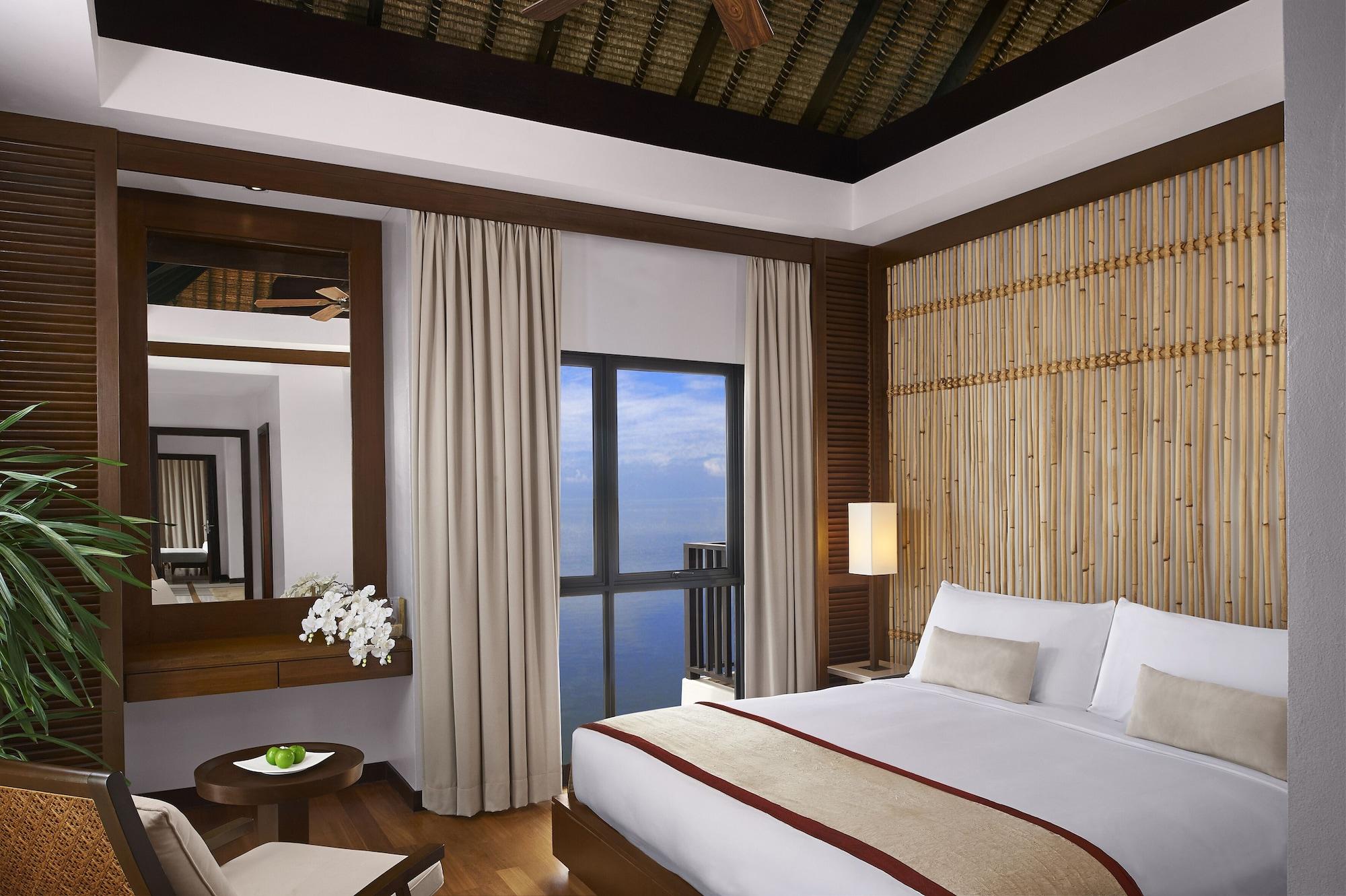Avani Sepang Goldcoast Resort Kampong Bagan Lalang Dış mekan fotoğraf A bedroom at the Shangri-La at the Fort