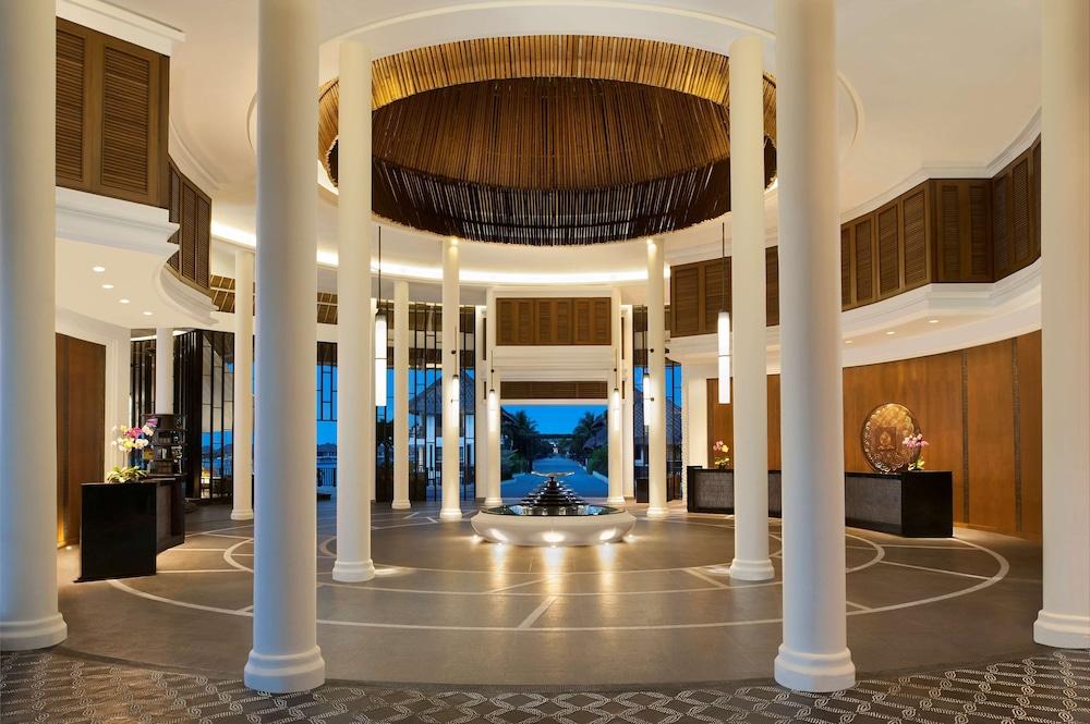 Avani Sepang Goldcoast Resort Kampong Bagan Lalang Dış mekan fotoğraf The lobby of the hotel