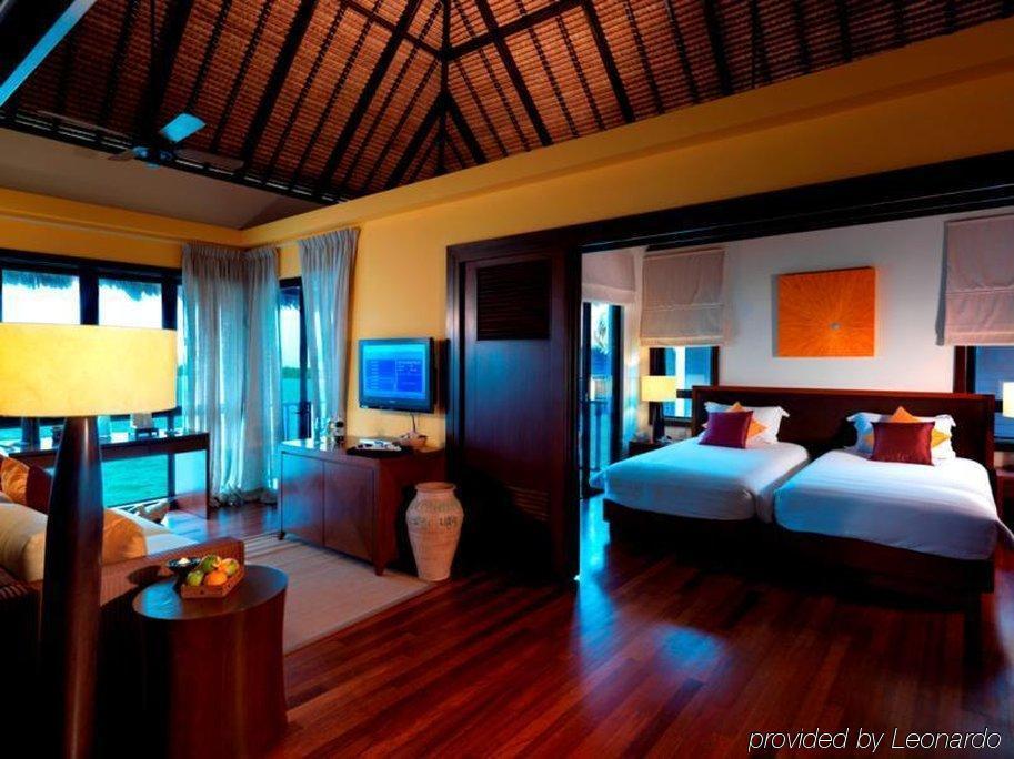 Avani Sepang Goldcoast Resort Kampong Bagan Lalang Oda fotoğraf A bedroom at the resort