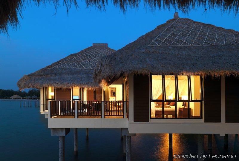 Avani Sepang Goldcoast Resort Kampong Bagan Lalang Dış mekan fotoğraf Water villa at Le Méridien Maldives Resort & Spa