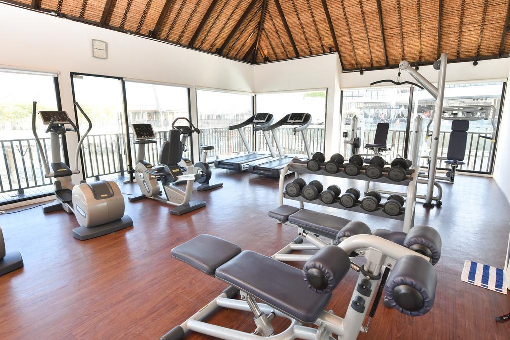 Avani Sepang Goldcoast Resort Kampong Bagan Lalang Dış mekan fotoğraf A gym at a resort