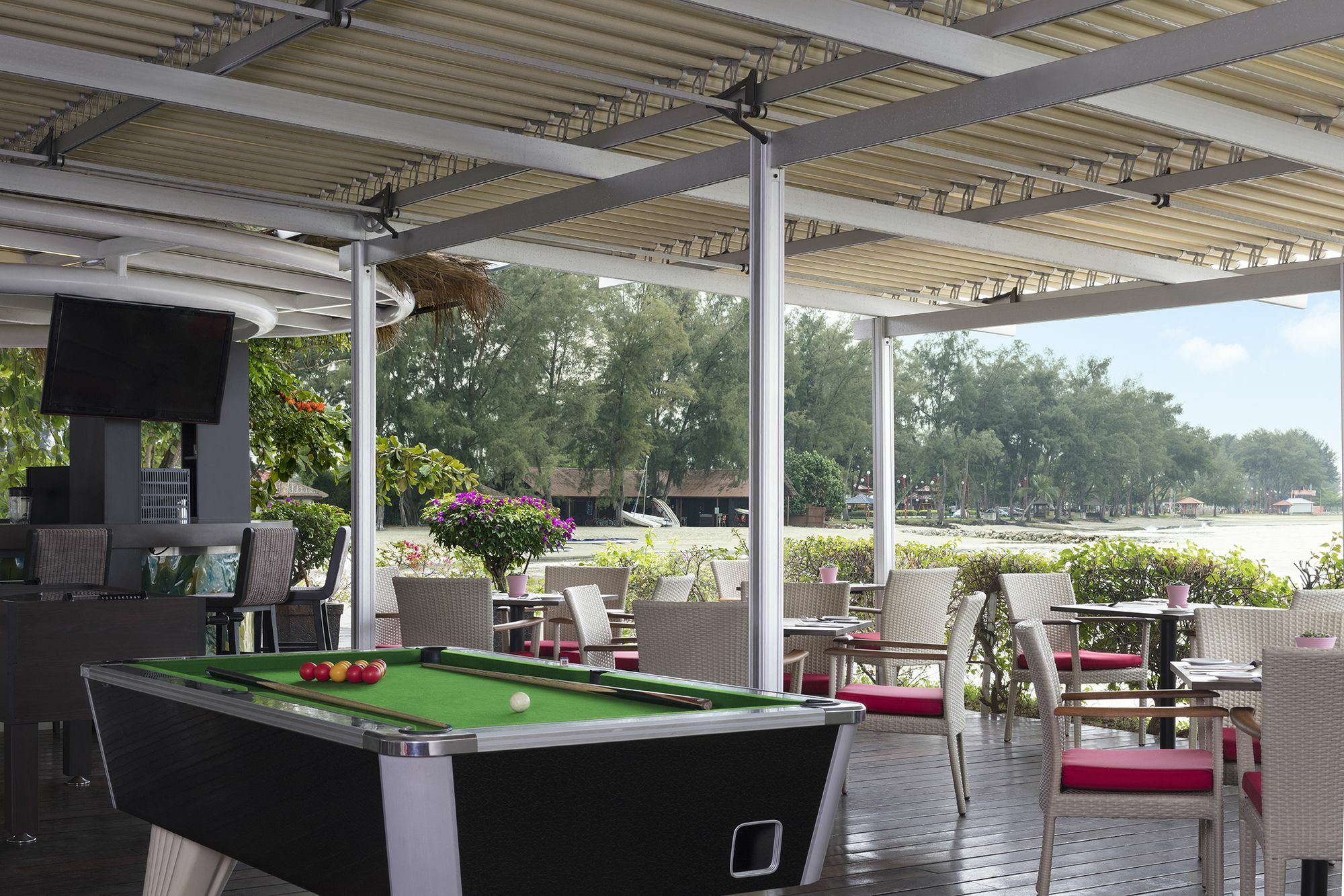Avani Sepang Goldcoast Resort Kampong Bagan Lalang Dış mekan fotoğraf The clubhouse at the Royal Berkshire Polo Club